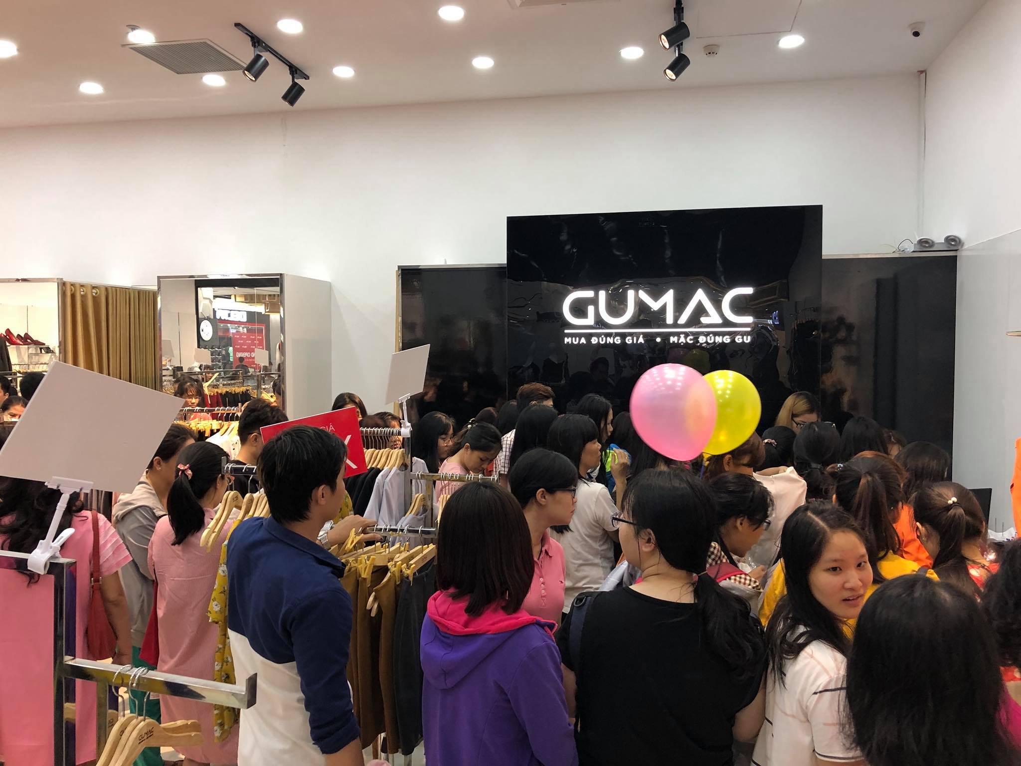 Chị em tấp nập mua sắm nhân dịp GUMAC khai trương với nhiều ưu đãi hấp dẫn