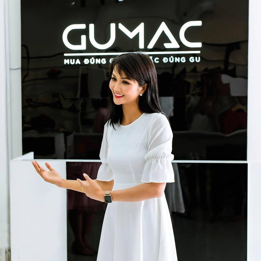 Trong lần mua sắm này, HHen Niê không ngần ngại gửi đến chị em phụ nữ thông điệp yêu thương bản thân. Trong lần mua sắm này, HHen Niê không ngần ngại gửi đến chị em phụ nữ thông điệp yêu thương bản thân.