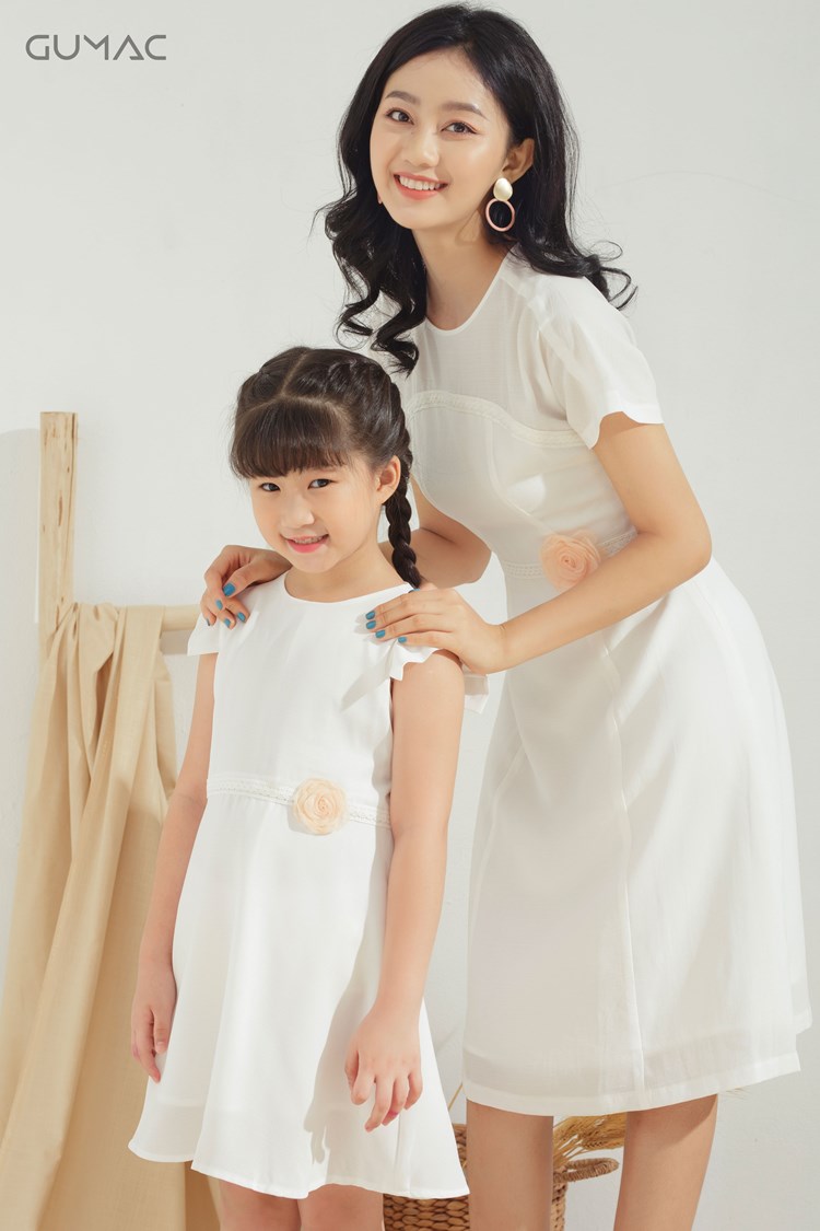Đầm cúp ngực trắng