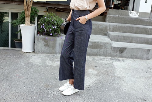 Quần culottes và giày thể thao