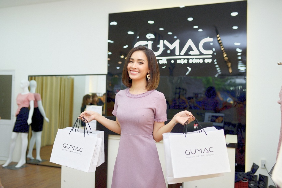 Ái Phương là tín đồ thời trang quen thuộc tại GUMAC Ái Phương là tín đồ thời trang quen thuộc tại GUMAC