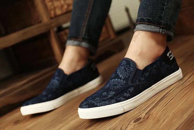 Mặc quần baggy jean đi giày slip on