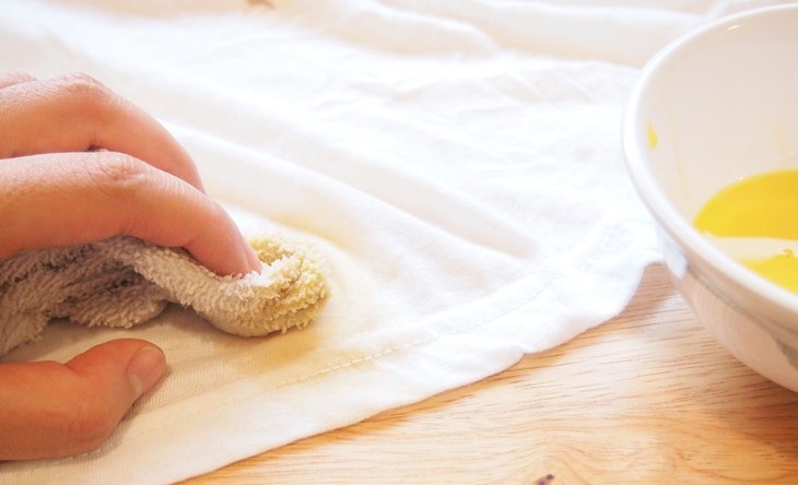 Vết bẩn do trứng gây ra 