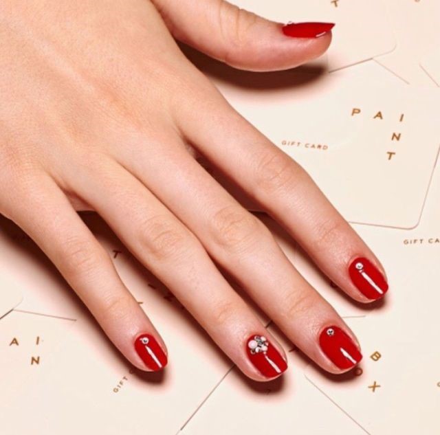 Màu nail nổi bật 