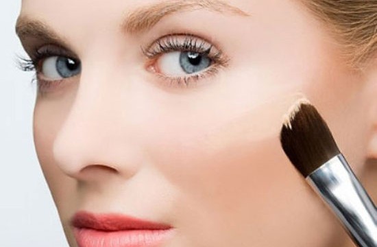 Dùng phấn nén nước 