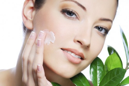 Dưỡng ẩm, tẩy tế bào chết và chống nắng cho da