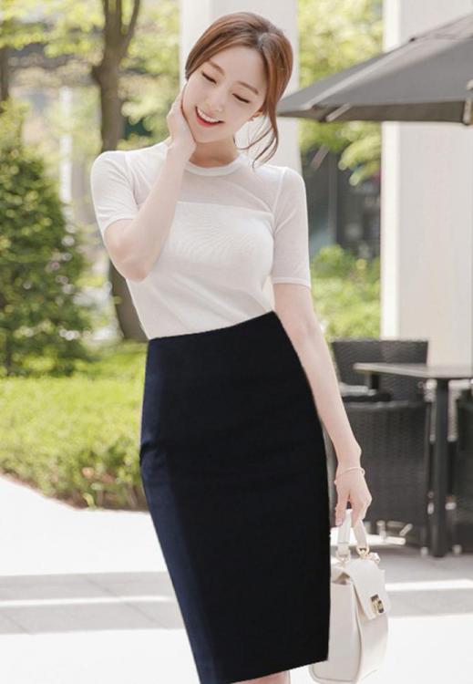 Thanh lịch nhưng đầy sức hấp dẫn với set công sở điểm nhấn phối lưới giúp cô nàng nổi bật hơn