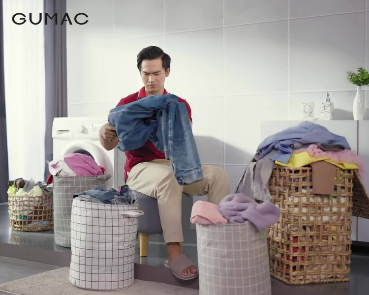 Phân loại quần áo trước khi gấp